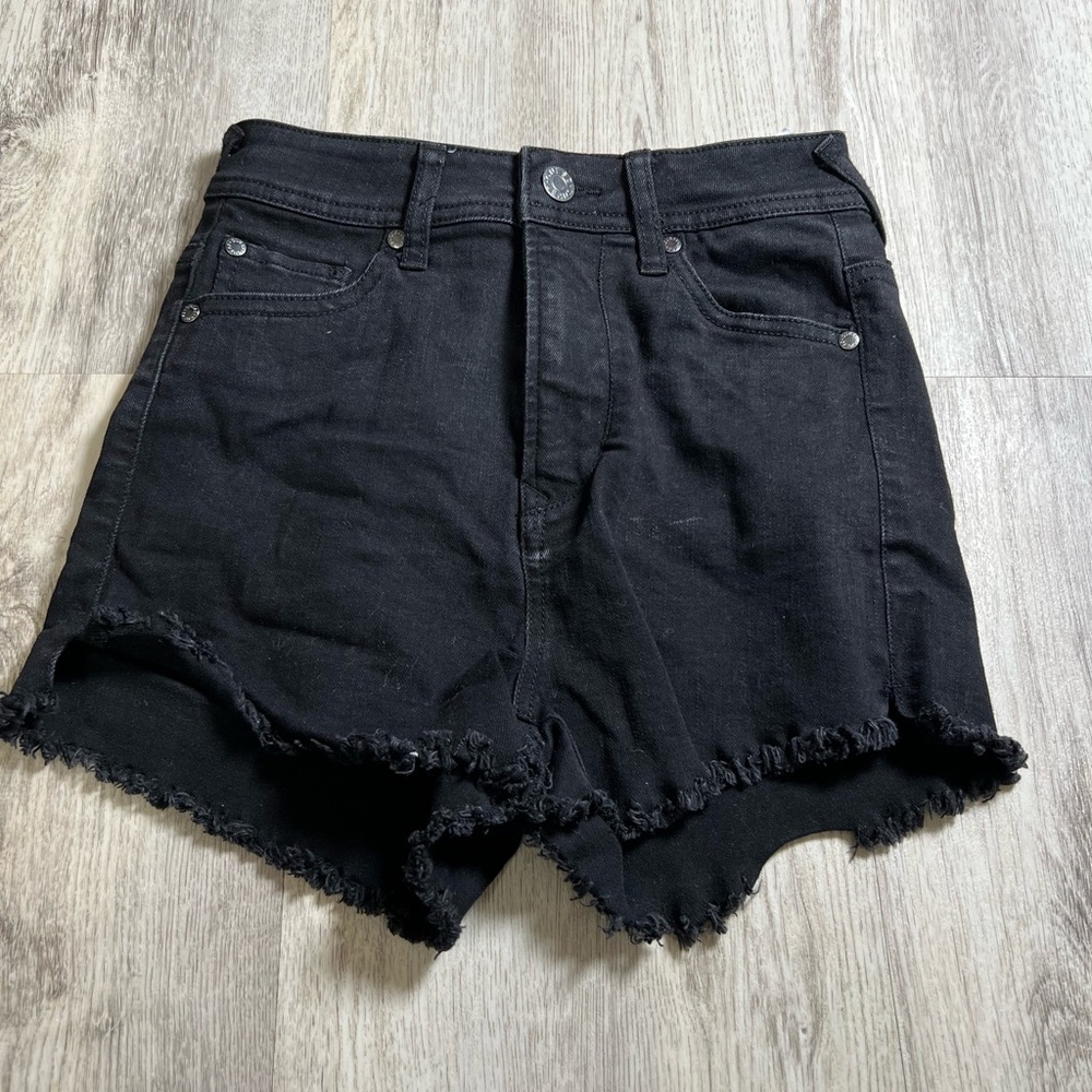 Guess shorts size 24 ⭐️ never wore ‼️